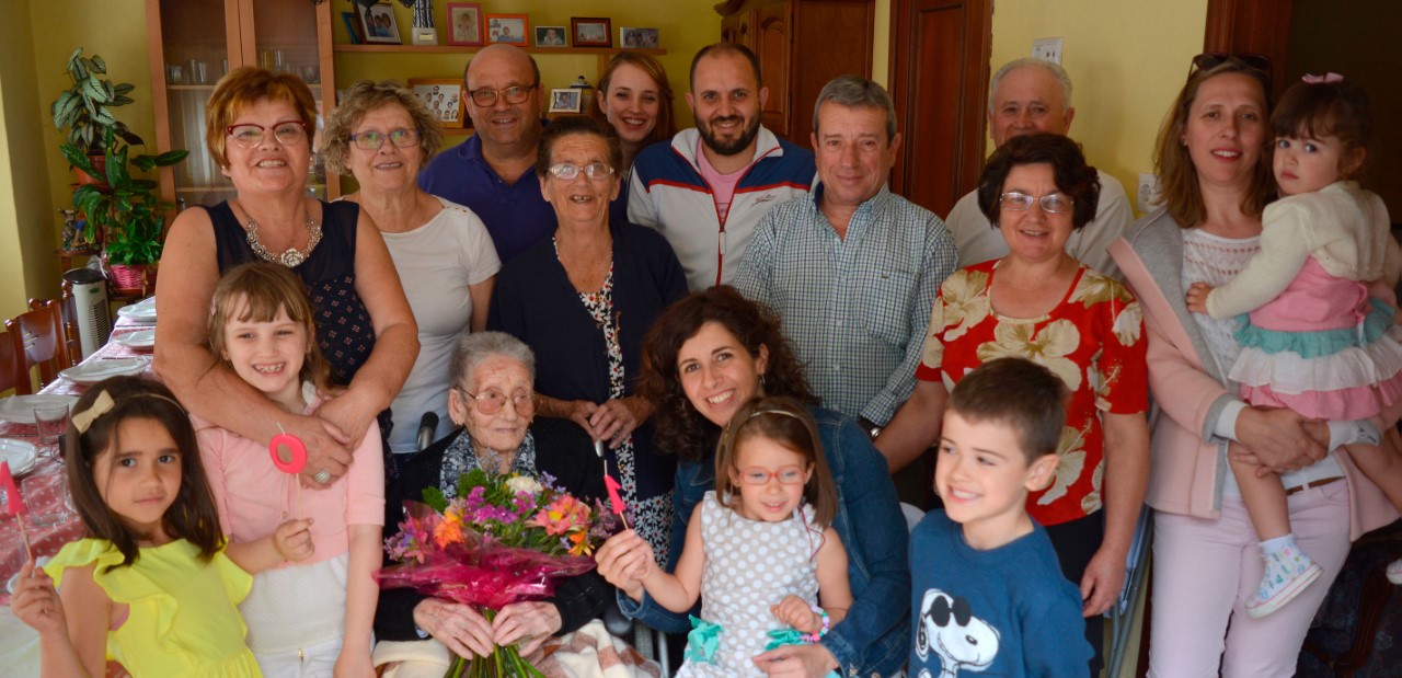 A veciña máis lonxeva de Oia, Purificación Granja, cumpre 101 anos