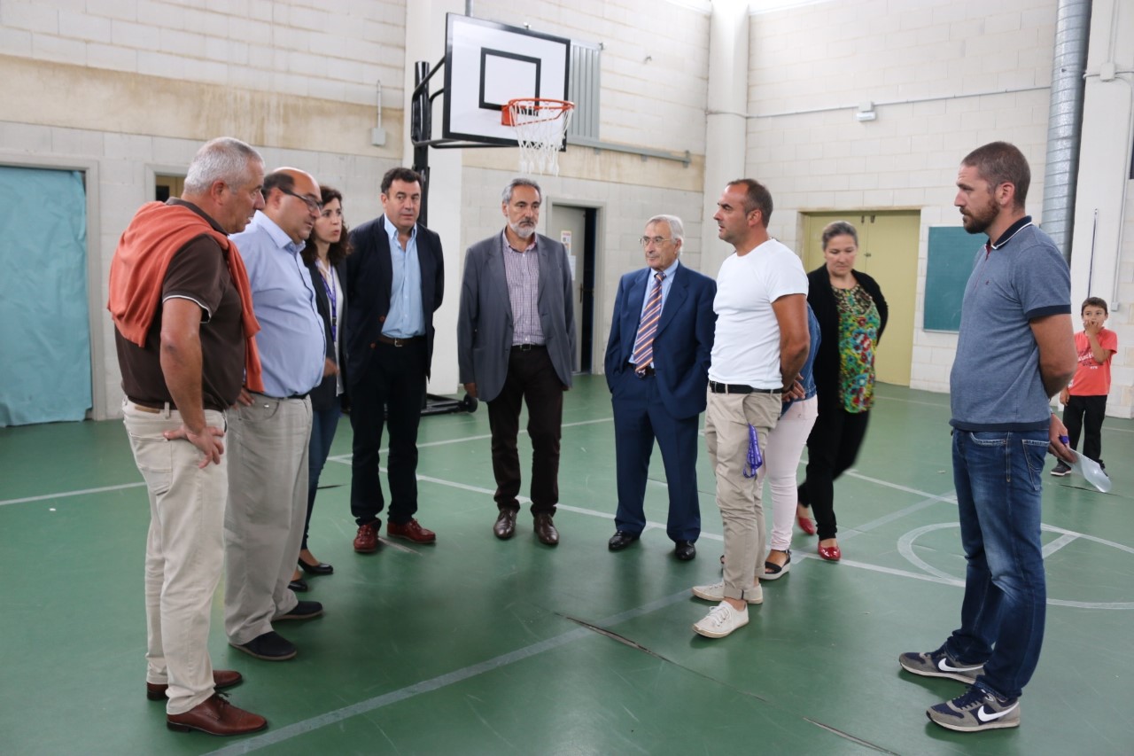 O Conselleiro de educación visitou o CEIP Mestre Manuel García de Oia